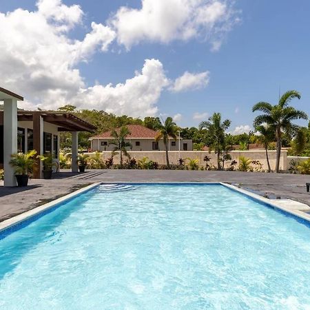 Sun Shine Luxury Villas 2 Bedroom Pool & Gym Ocho Rios St Ann Eksteriør bilde