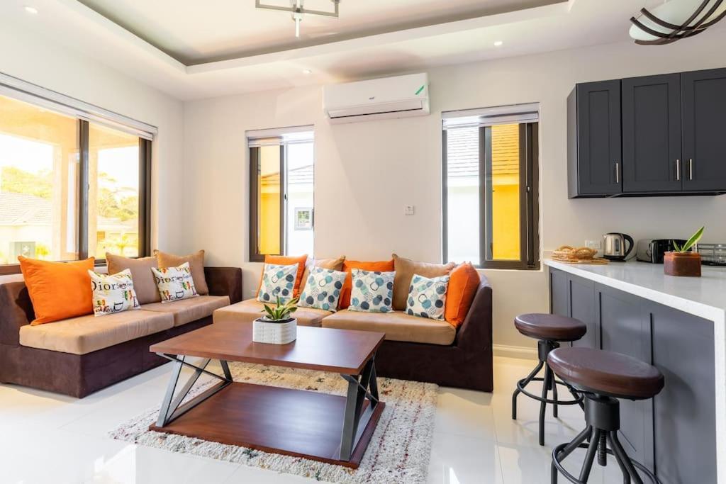 Sun Shine Luxury Villas 2 Bedroom Pool & Gym Ocho Rios St Ann Eksteriør bilde