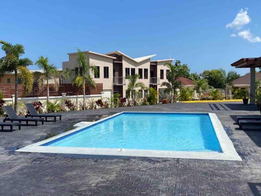 Sun Shine Luxury Villas 2 Bedroom Pool & Gym Ocho Rios St Ann Eksteriør bilde